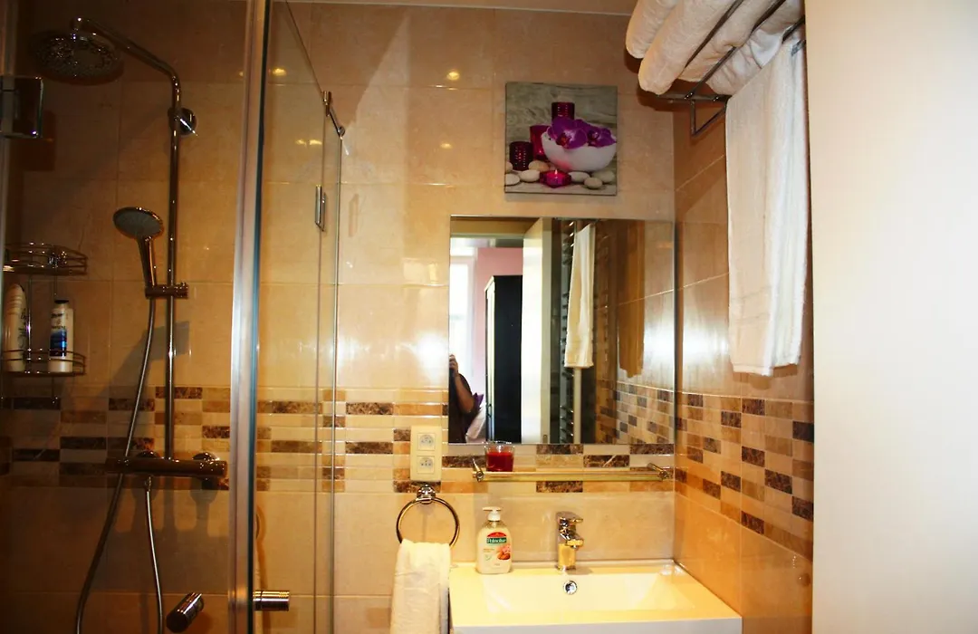 Eu B&B-1